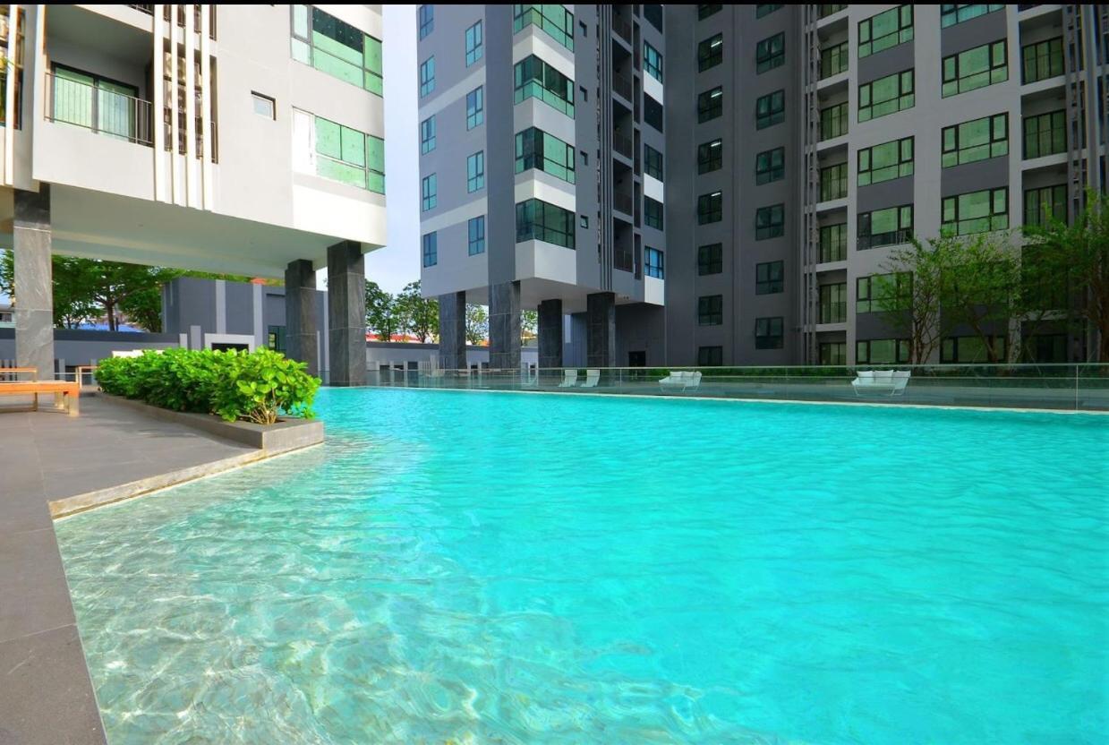 The Base Central Pattaya Εξωτερικό φωτογραφία